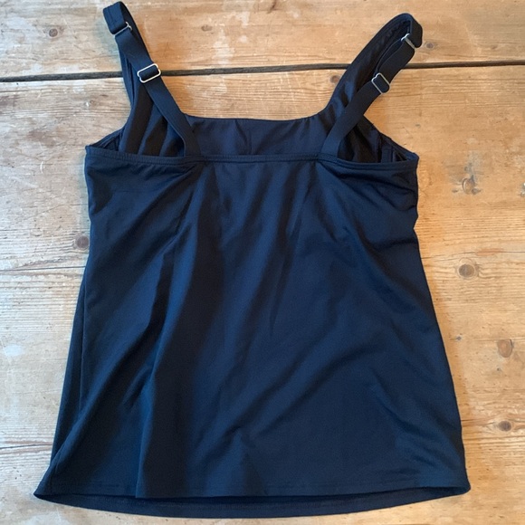Lands End Black Tankini Top with Built-In underwire bra. - Picture 4 of 6